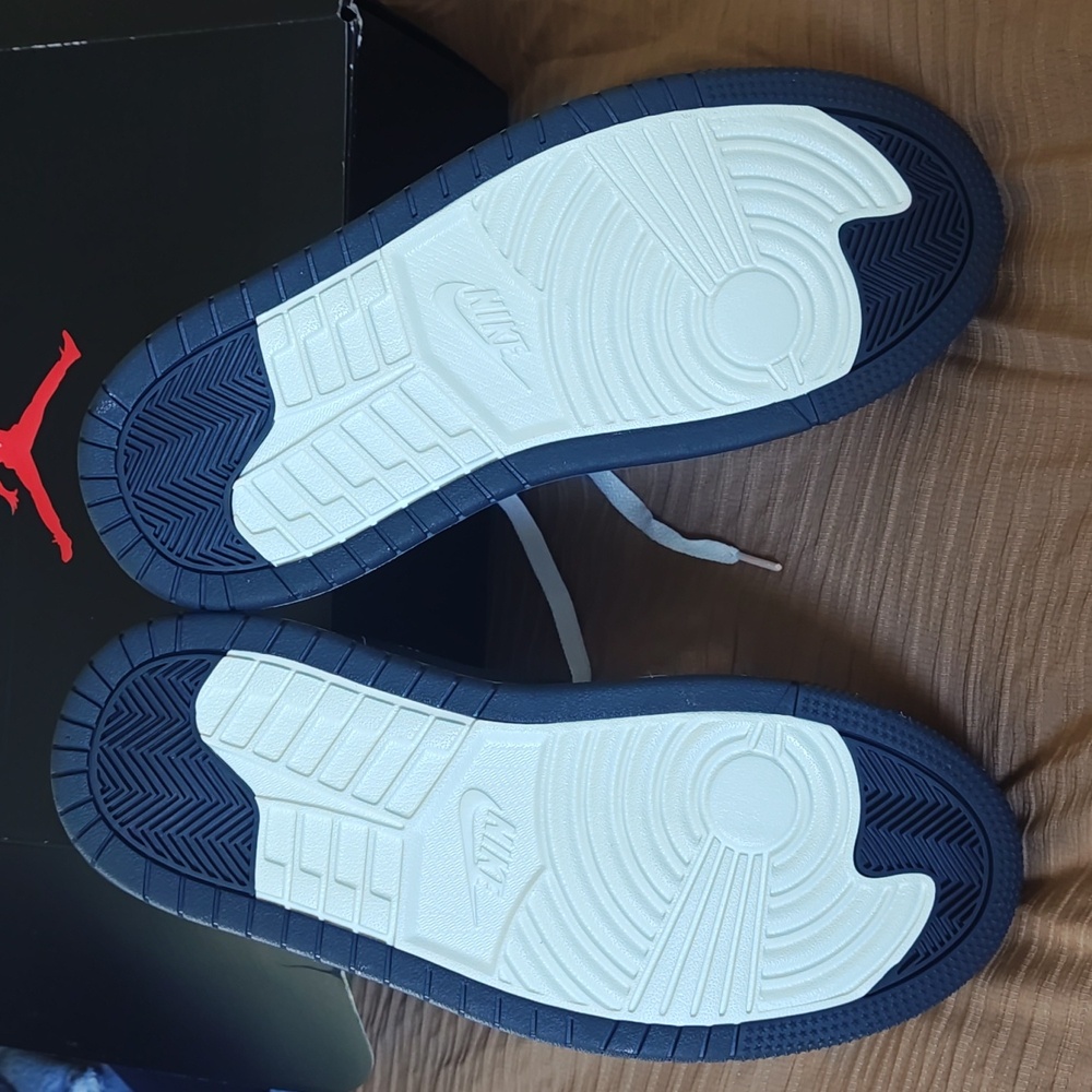 Air Jordan 1 Triple Stack - Picture 7 of 10